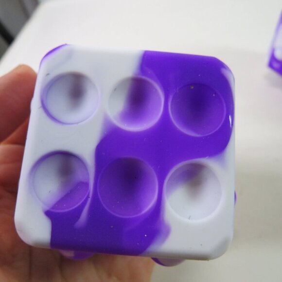 Dice Bubble Poppers Fidgets (4) toys 2" (2 green black 2 purple white) like new - Picture 3 of 6